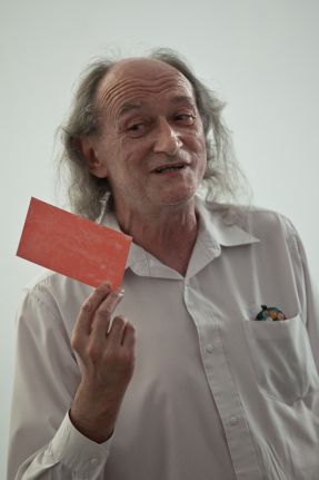 Andrzej Mitan podczas spotkania w Galerii Szarej. Fot. Mateusz Wajda