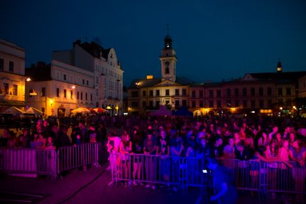 6 lipca w Cieszynie na Rynku zagrzewał widownię Kręgów Sztuki DJ Feel-x I Fot. Bartłomiej Sawka / cinefoto.pl